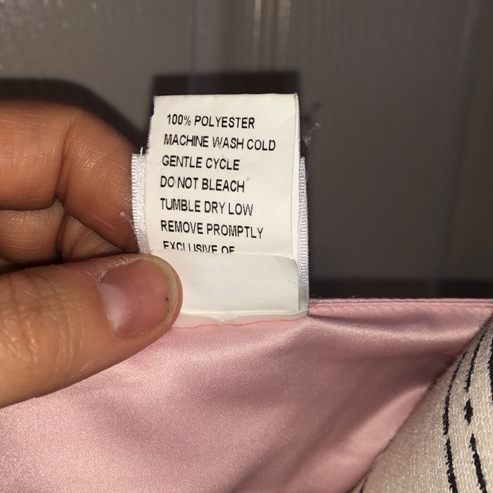 Natori Silk floral Robe - Picture 9 of 9